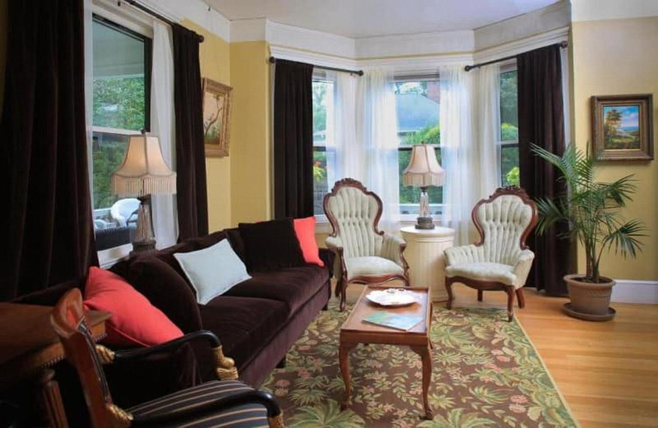 The Lion And The Rose Bed And Breakfast Ашвил Екстериор снимка