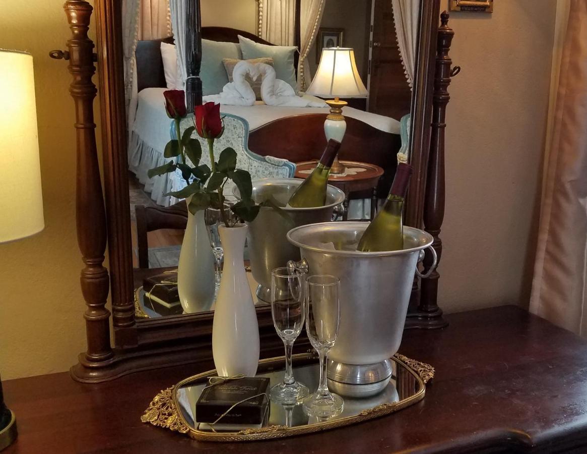 The Lion And The Rose Bed And Breakfast Ашвил Екстериор снимка