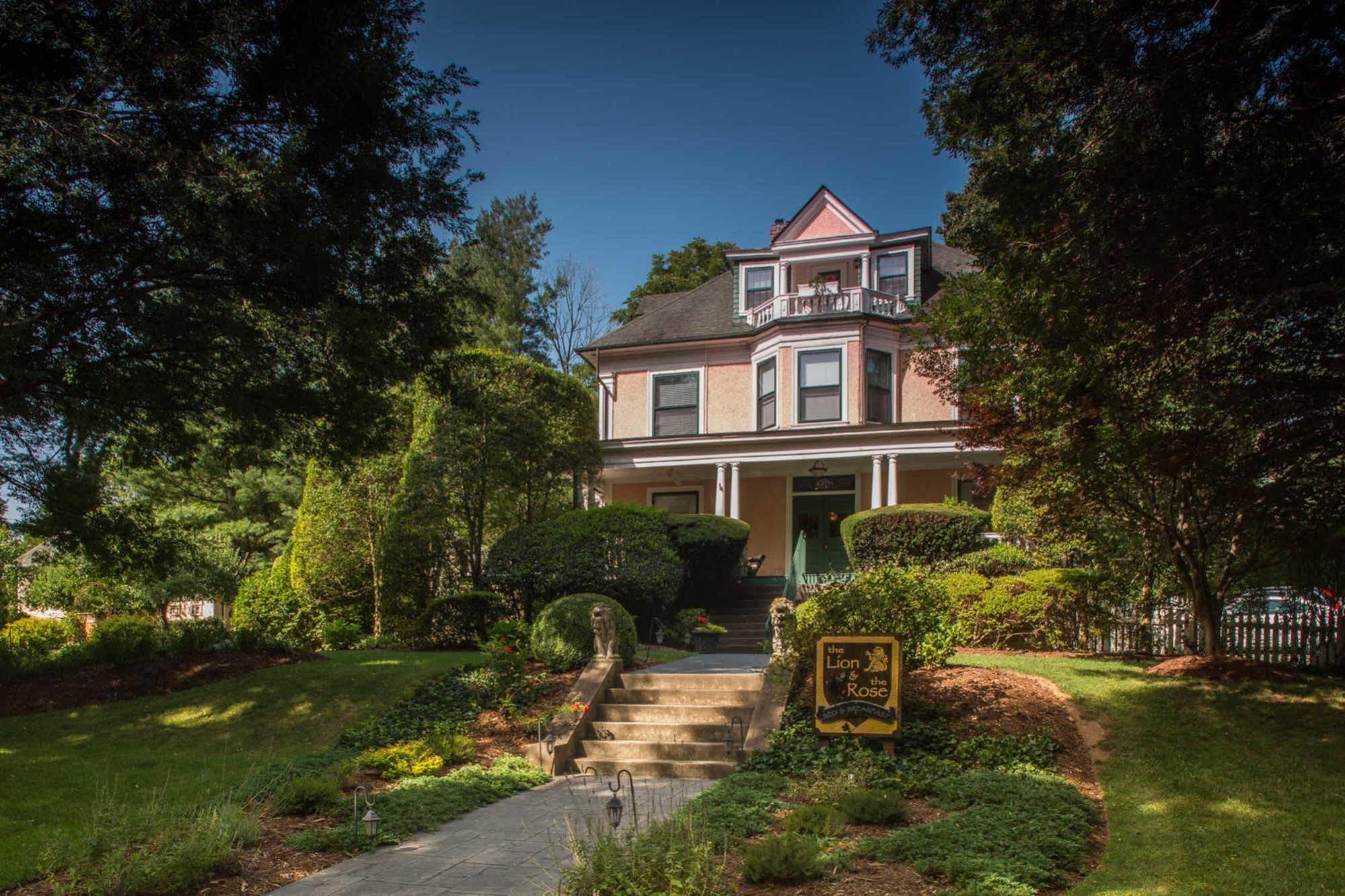 The Lion And The Rose Bed And Breakfast Ашвил Екстериор снимка