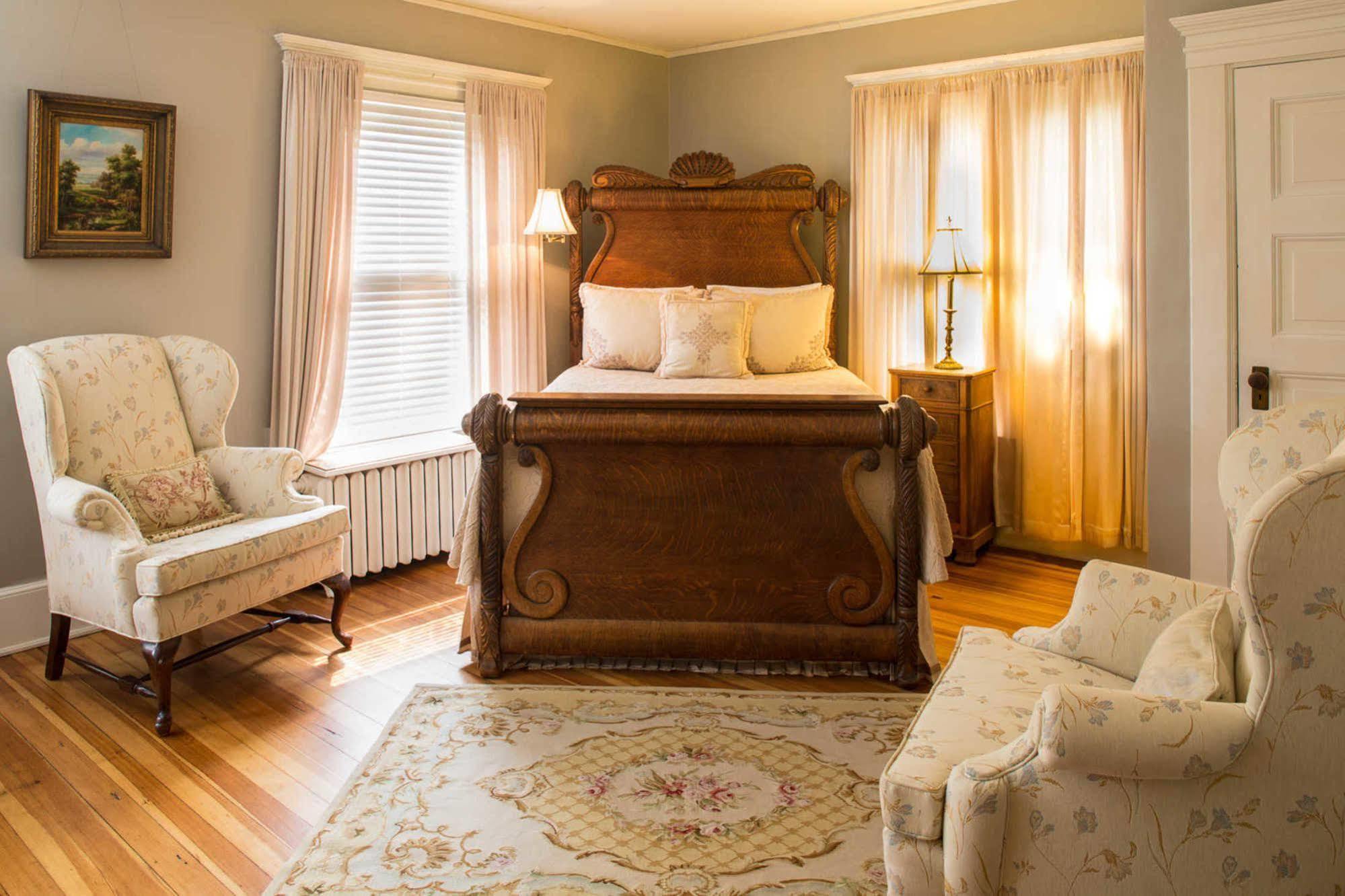 The Lion And The Rose Bed And Breakfast Ашвил Екстериор снимка