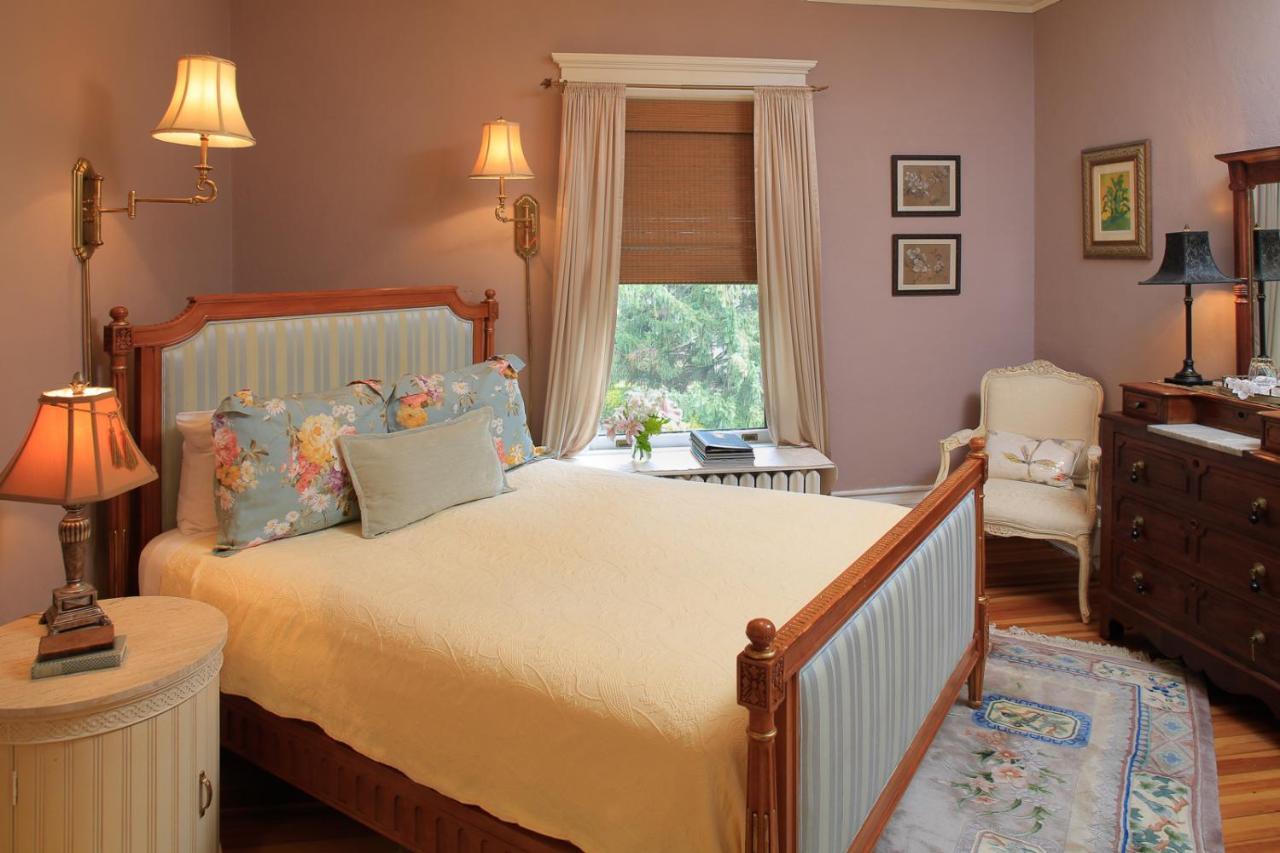 The Lion And The Rose Bed And Breakfast Ашвил Екстериор снимка