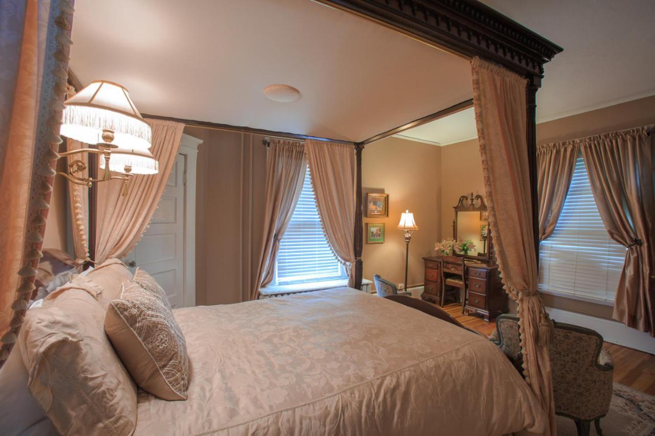 The Lion And The Rose Bed And Breakfast Ашвил Екстериор снимка