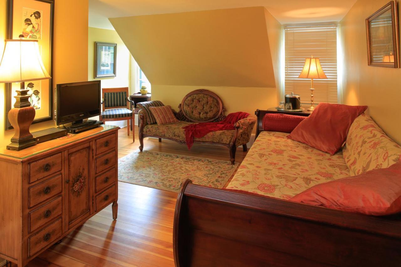 The Lion And The Rose Bed And Breakfast Ашвил Екстериор снимка