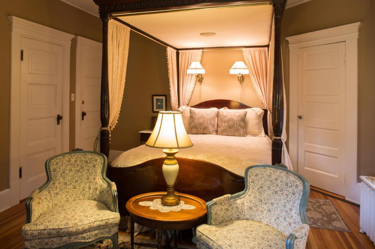 The Lion And The Rose Bed And Breakfast Ашвил Екстериор снимка