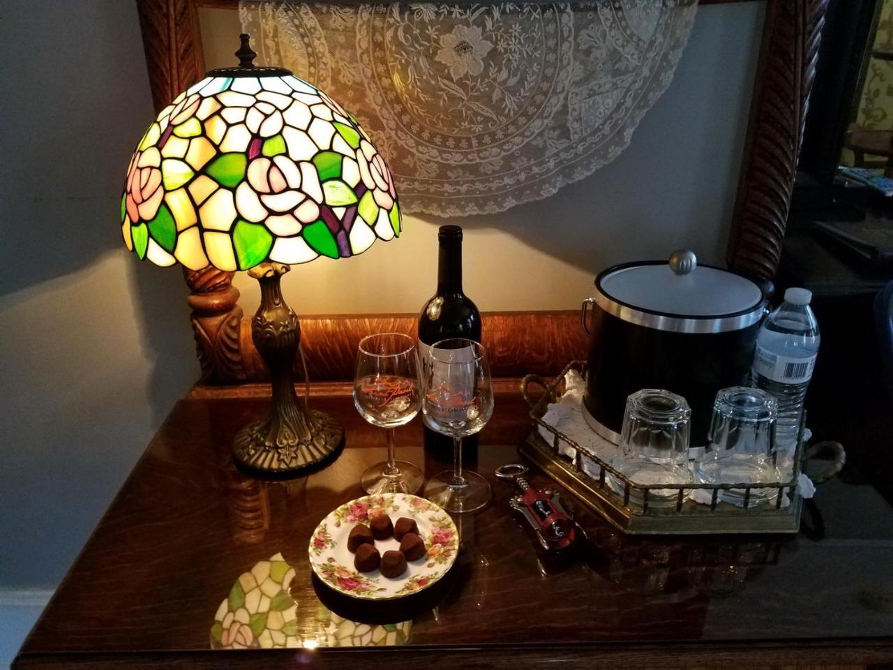 The Lion And The Rose Bed And Breakfast Ашвил Екстериор снимка
